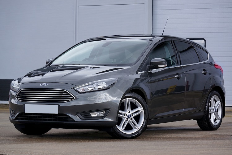 Ford Focus hatchback in gray outside commercial building