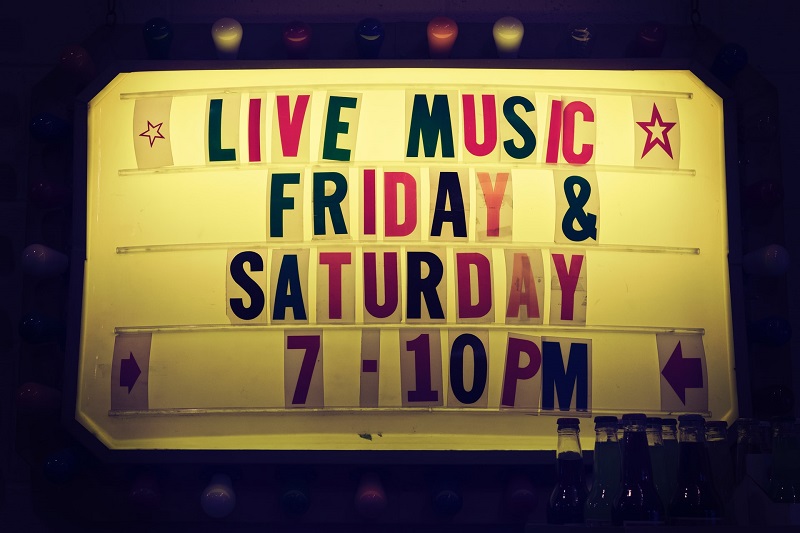 Sign advertising live music on Friday and Saturday nights
